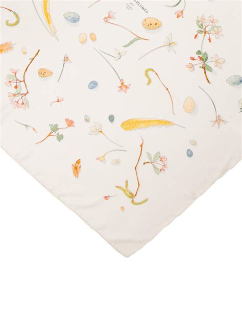 Hermès Fleurs et Plumes Silk Scarf 